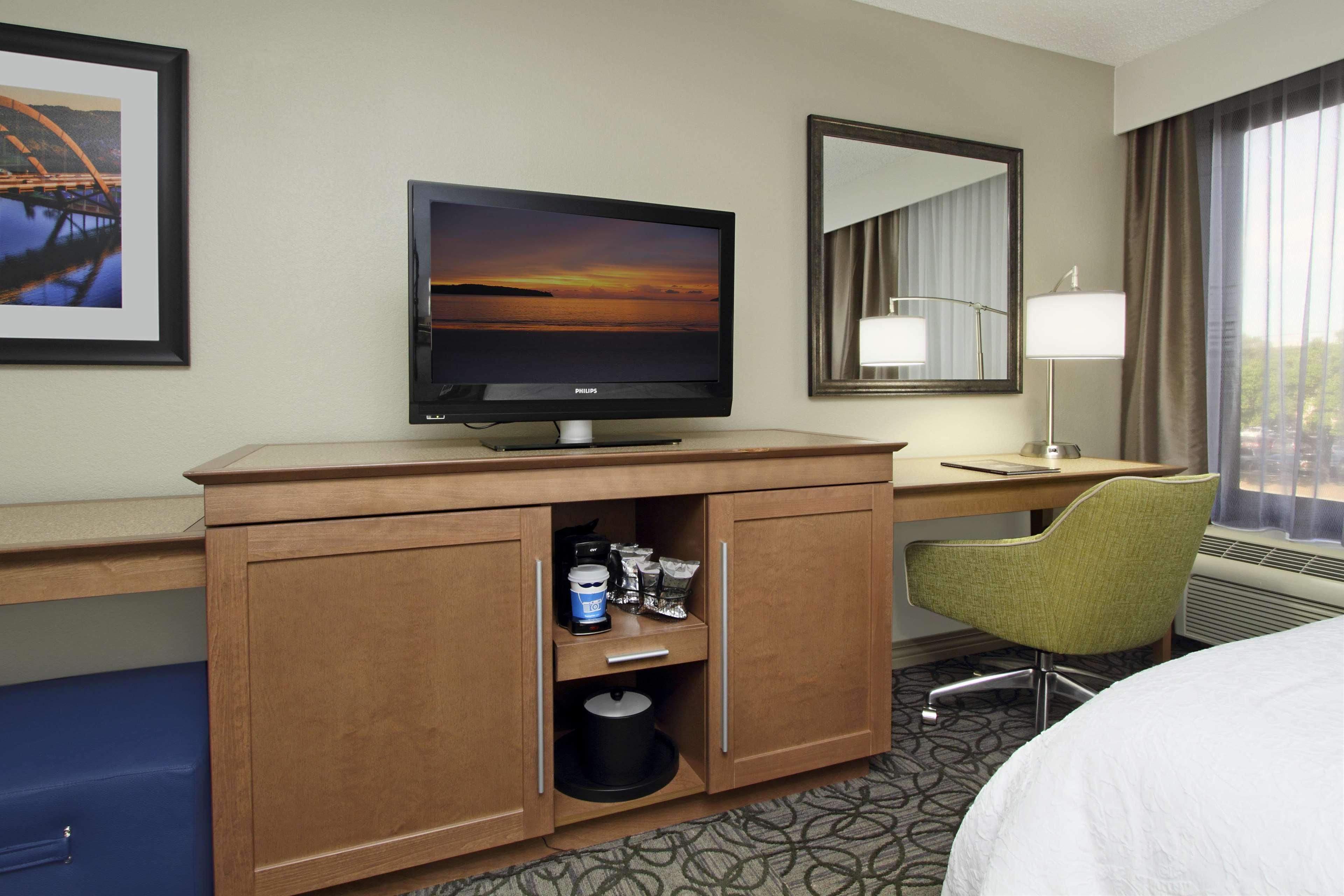 Hampton By Hilton Austin South - I-35 & Ben White Hotel Екстериор снимка