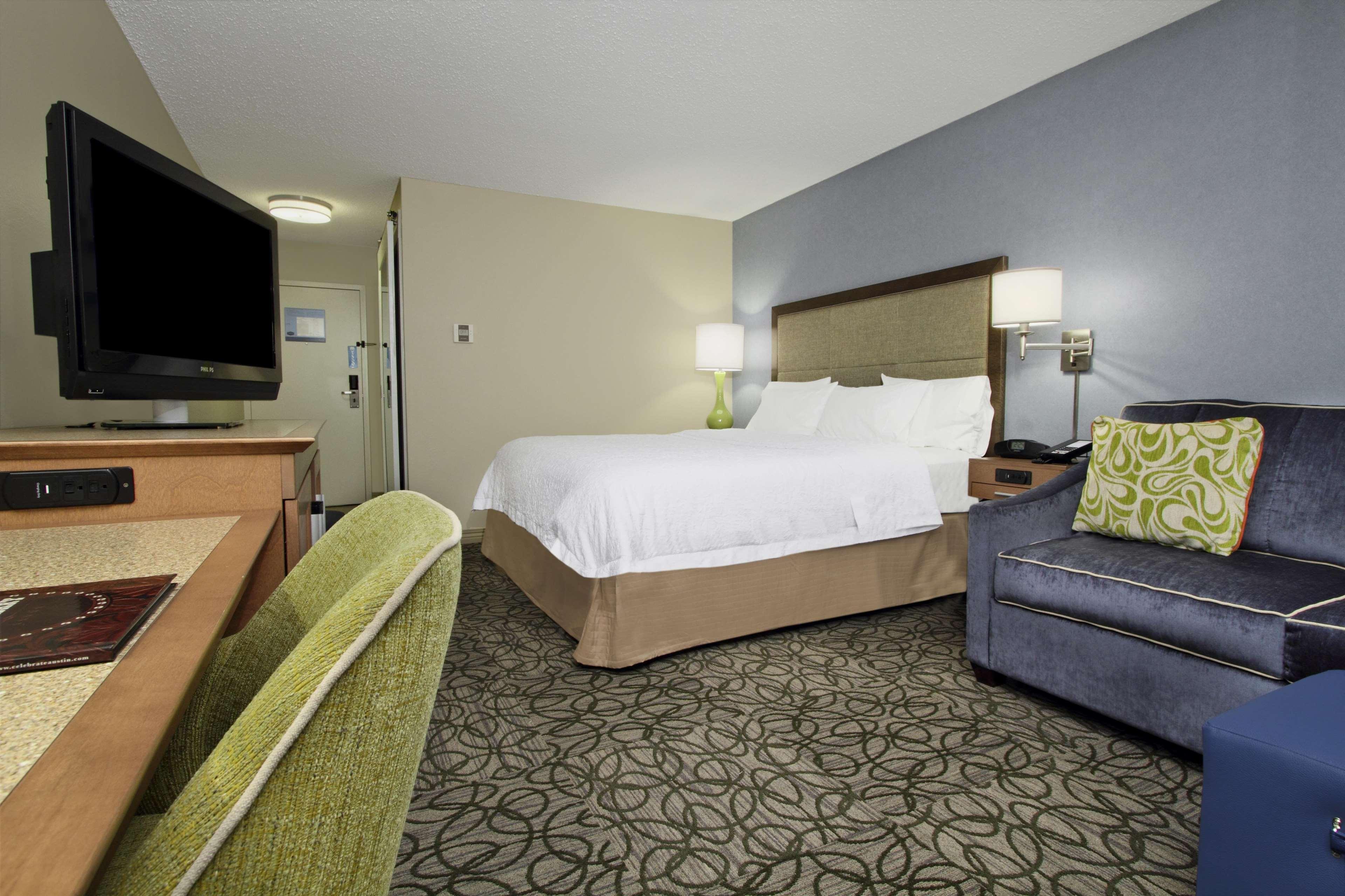 Hampton By Hilton Austin South - I-35 & Ben White Hotel Екстериор снимка