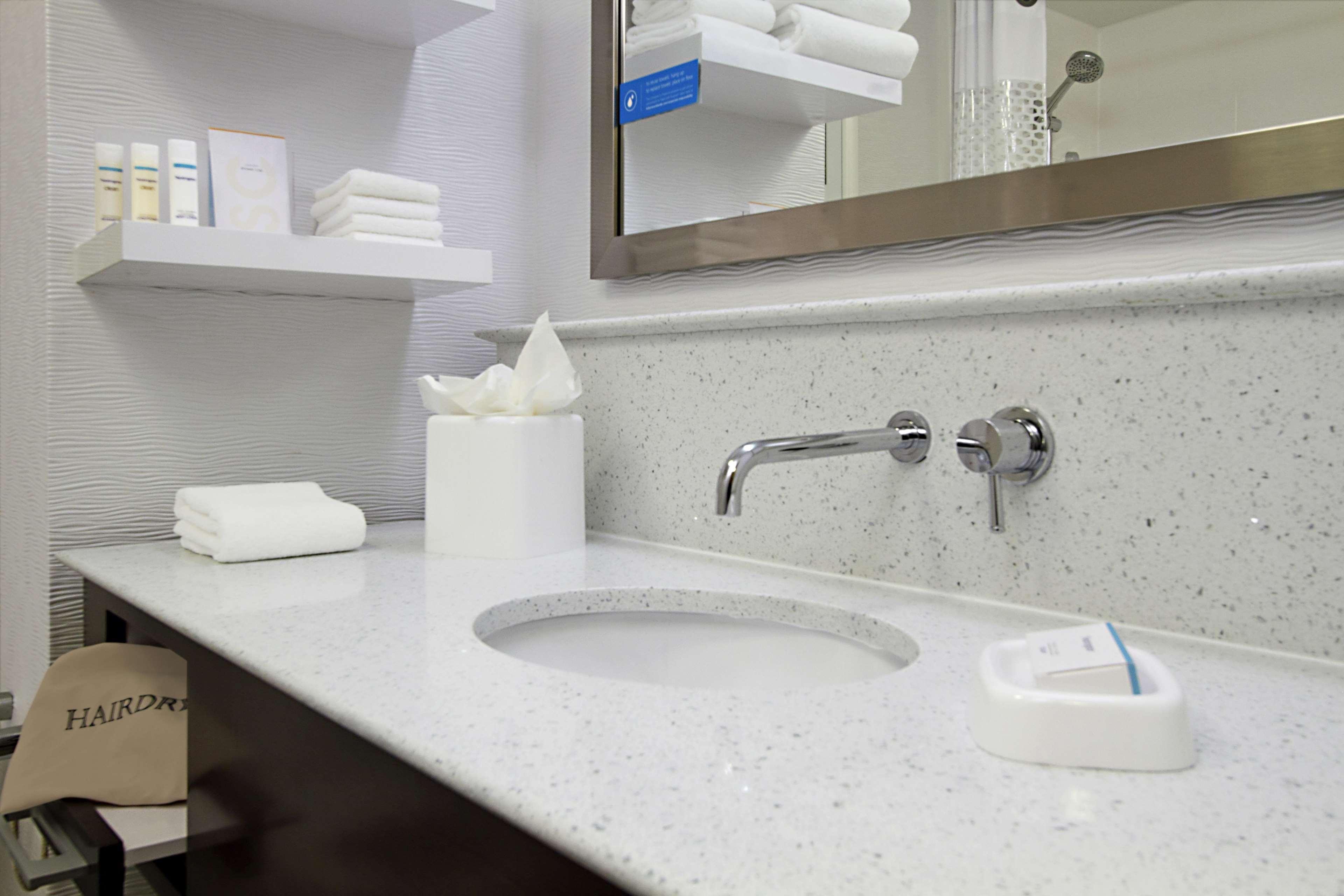 Hampton By Hilton Austin South - I-35 & Ben White Hotel Екстериор снимка