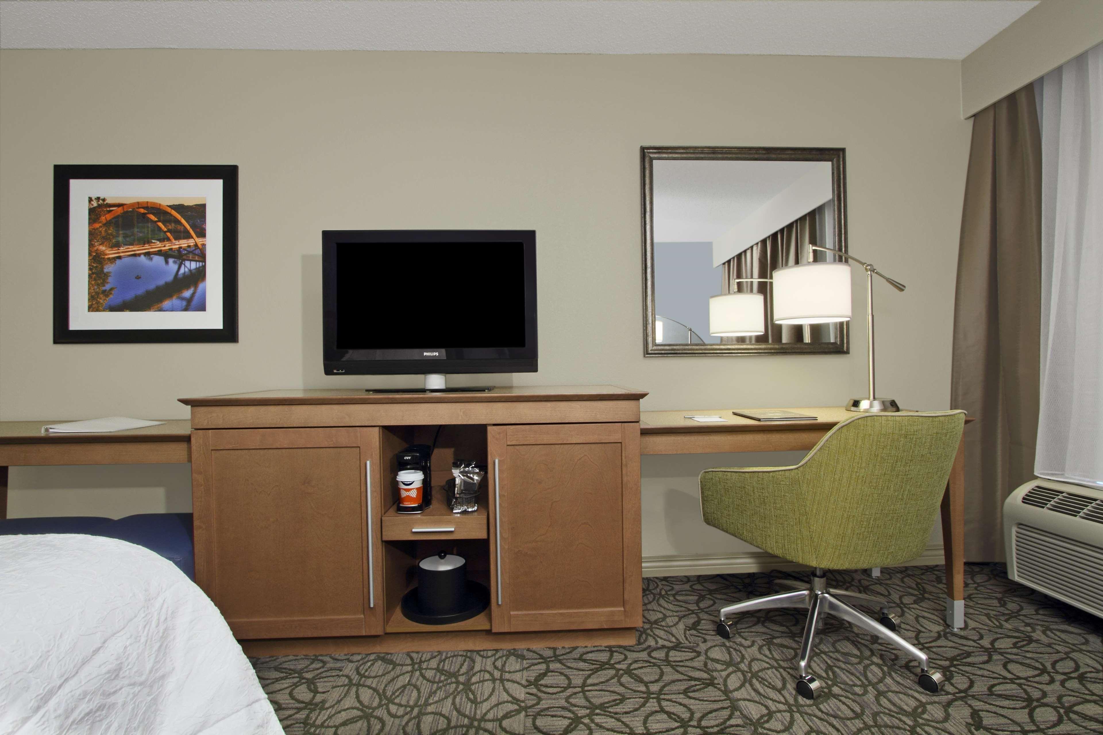 Hampton By Hilton Austin South - I-35 & Ben White Hotel Екстериор снимка