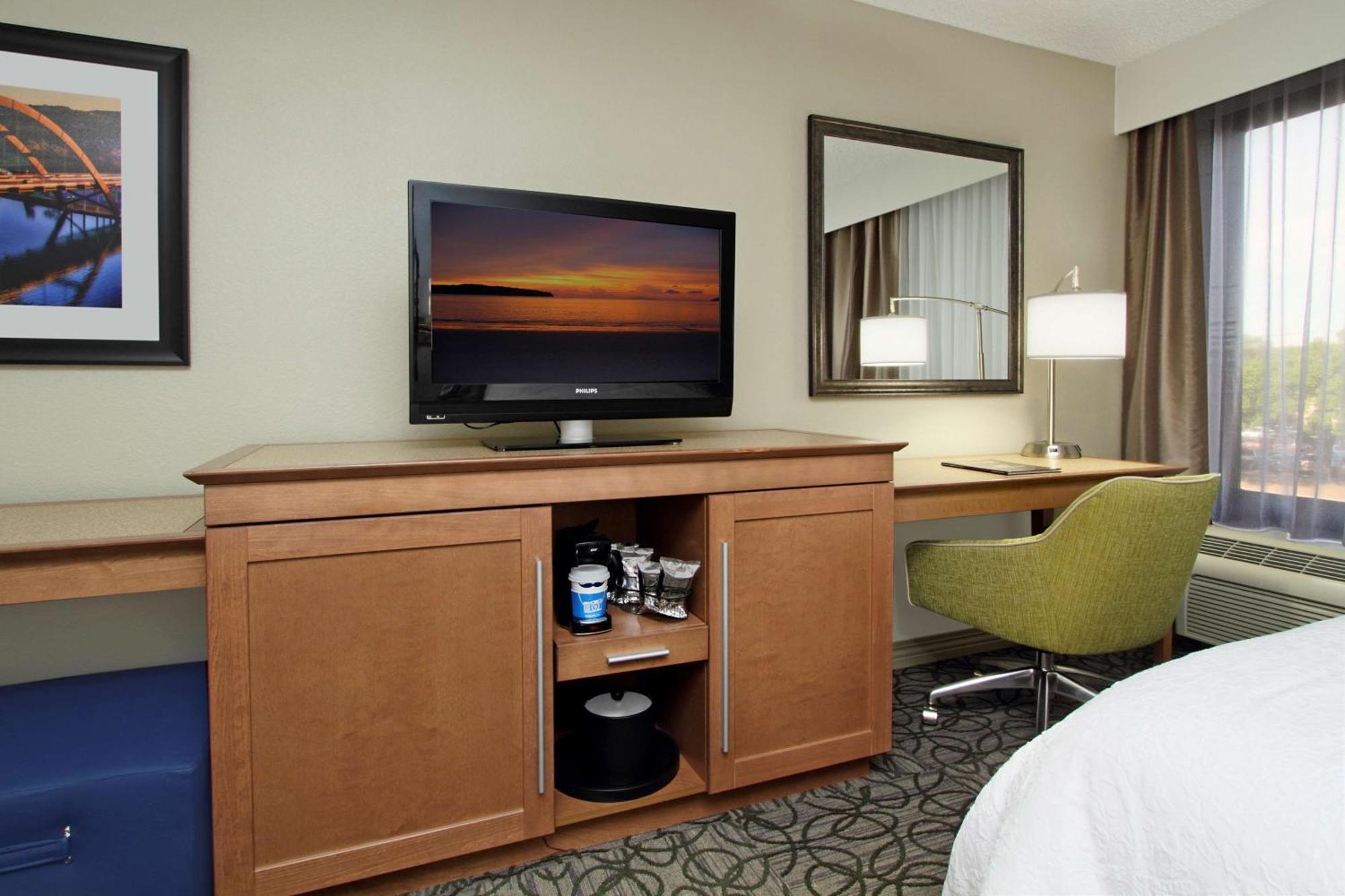 Hampton By Hilton Austin South - I-35 & Ben White Hotel Екстериор снимка